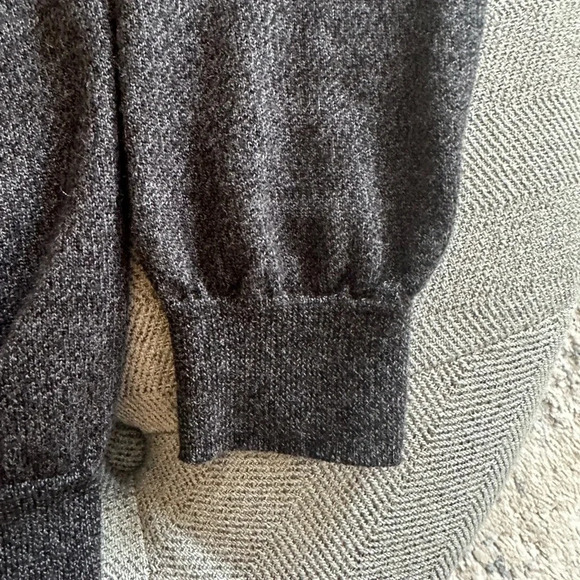 Calvin Klein Italian Merino V Neck Pullover Crewneck Sweater Sweatshirt Medium - Picture 6 of 7